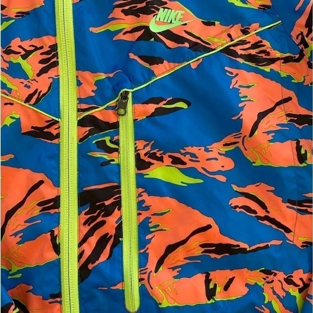 Nike Women's Packable Camouflage Trail Running Jacket